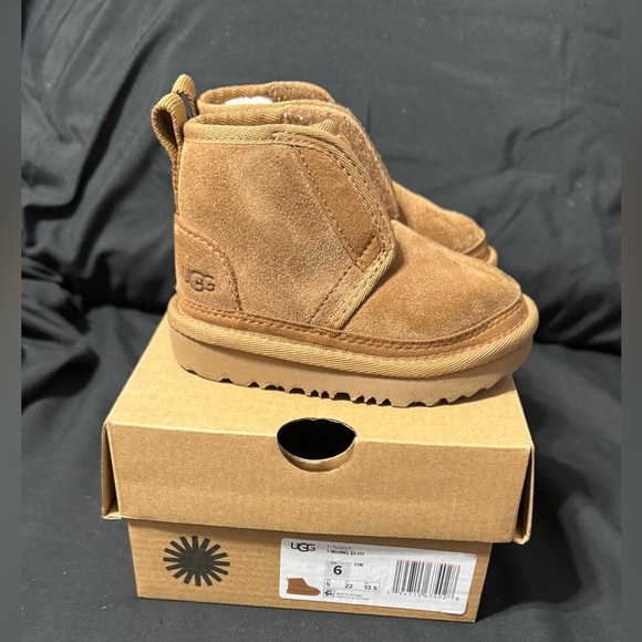 UGG Neumel EZ-Fit Toddler Size 6 - Picture 3 of 9